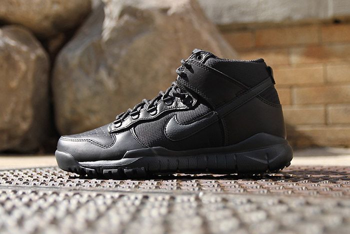 nike sb dunk high boot black