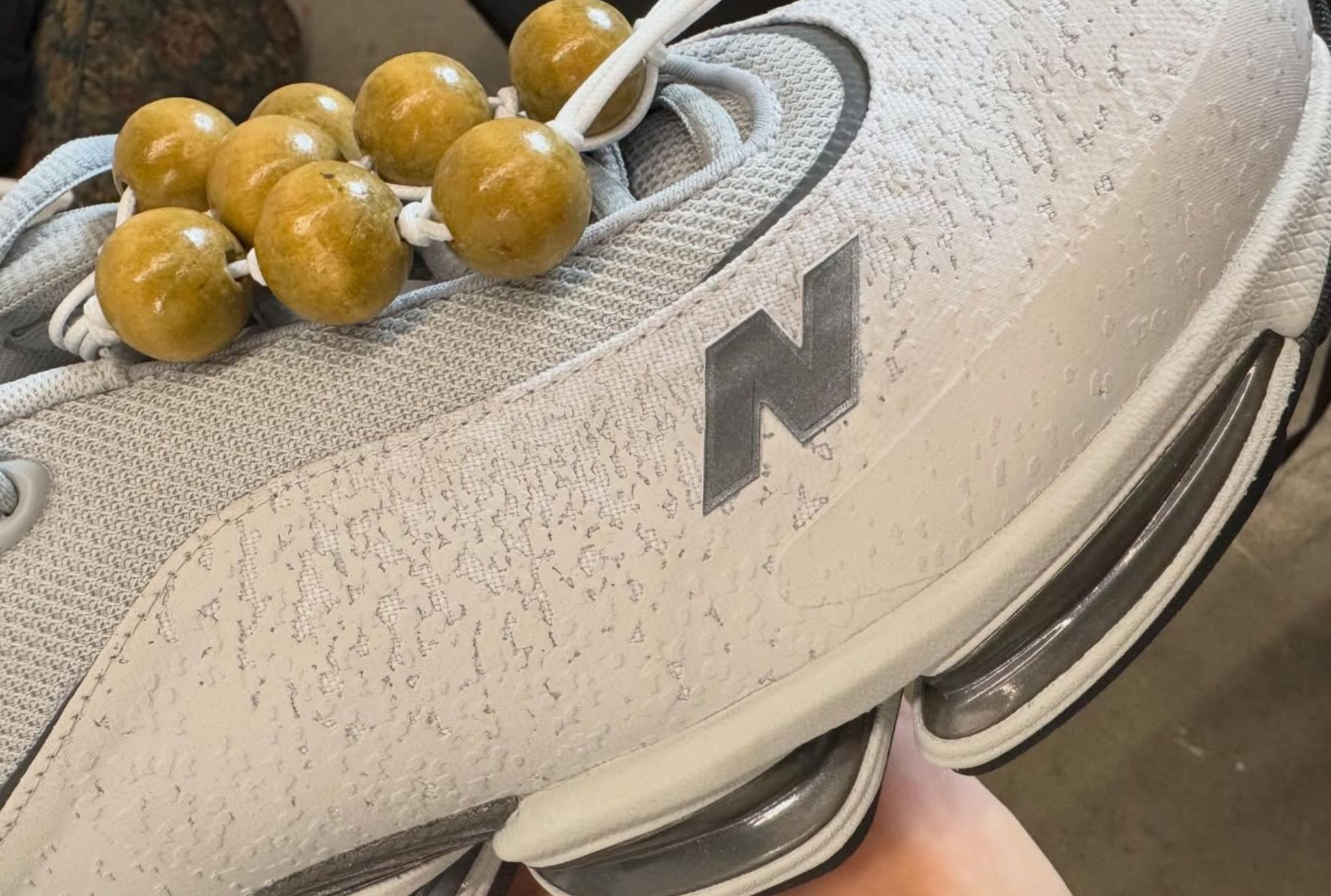 Quadro Creations ra mắt mẫu giày New Balance ABZORB 2000S