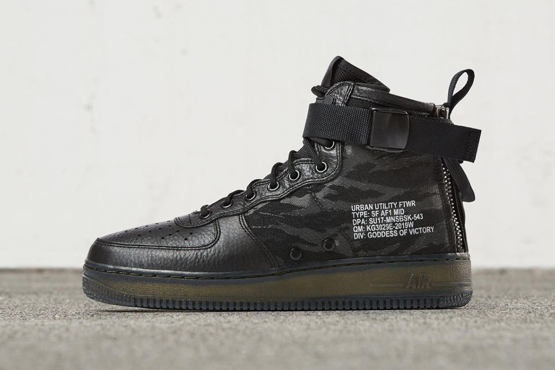 Adiós Percibir Perspectiva Nike SF Air Force 1 Mid (Black) - Sneaker Freaker