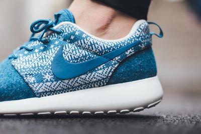 Nike Roshe One Winter Wmns Sweater Pack5