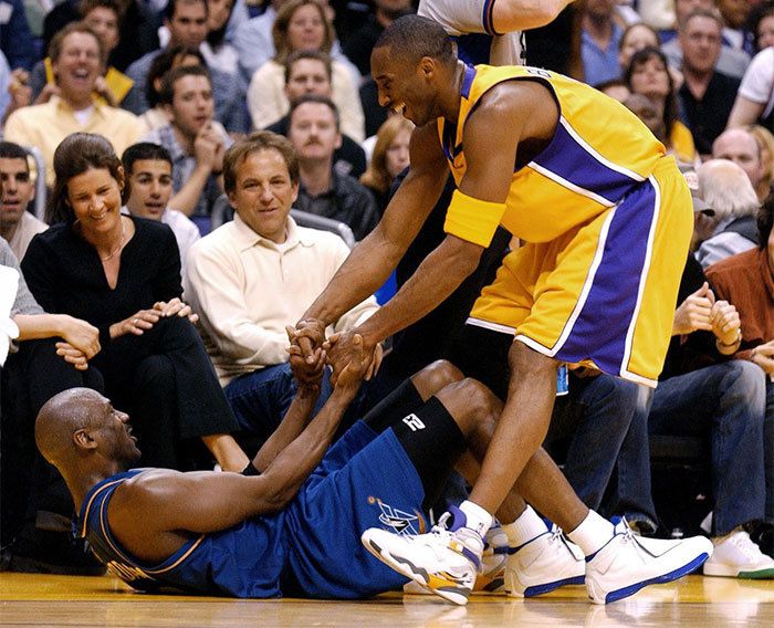 SoleCollector - Kobe wearing Jordans during his 2002-03