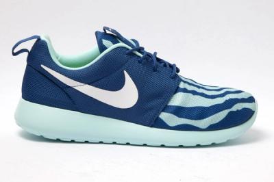 Nike Roshe Run Blue Seafoam Side 1
