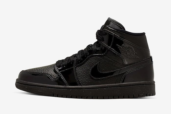 This Air Jordan 1 Mid is Murdered Out