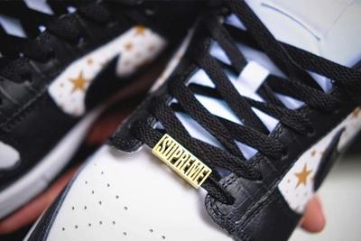 Supreme x Nike SB Dunk Low 'Black Stars' 