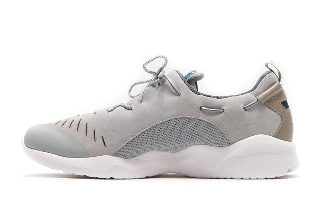 asics gel mai on feet