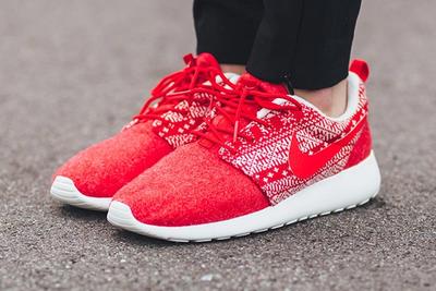 Nike Roshe One Winter Wmns Sweater Pack