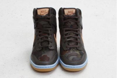 Nike Womens Dunk Sky Hi Pair Front On 1