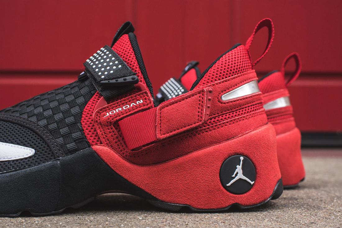 Jordan Trunner red black close up heel