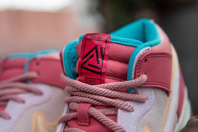 dunk social status strawberry