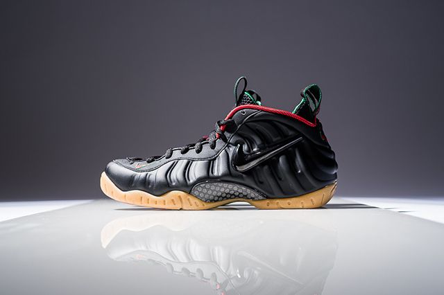 Black sales gucci foams