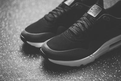Nike Air Max 1 Ultra Moire Black Dark Grey 3