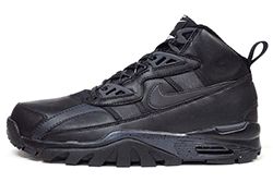 Nike Trainer Triple Black Thumb