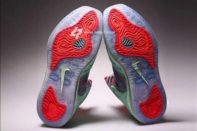 Nike Air Max Hyperposite Christmas Sole Profile 1
