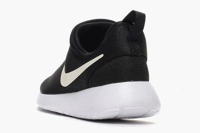 Nike Roshe Run Slip On Black White 2