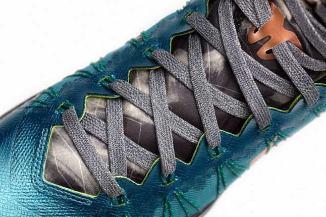 kyrie 2 hyperdunk 2013