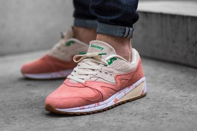 Saucony Grid 8000 Lobster Onfoot 1