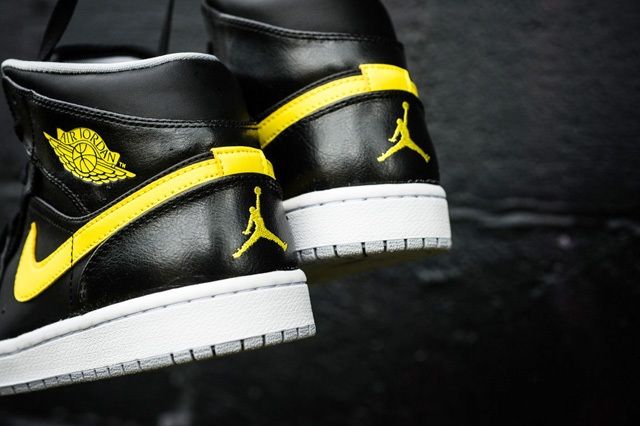 jordan aj1 mid black and yellow