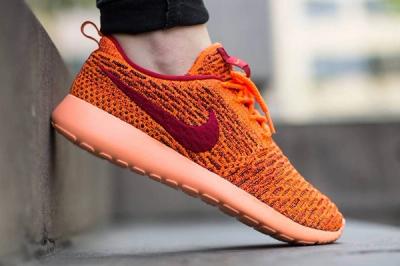 Nike Wmns Roshe One Flyknit Total Orange Gym Red Sunset Glow 3