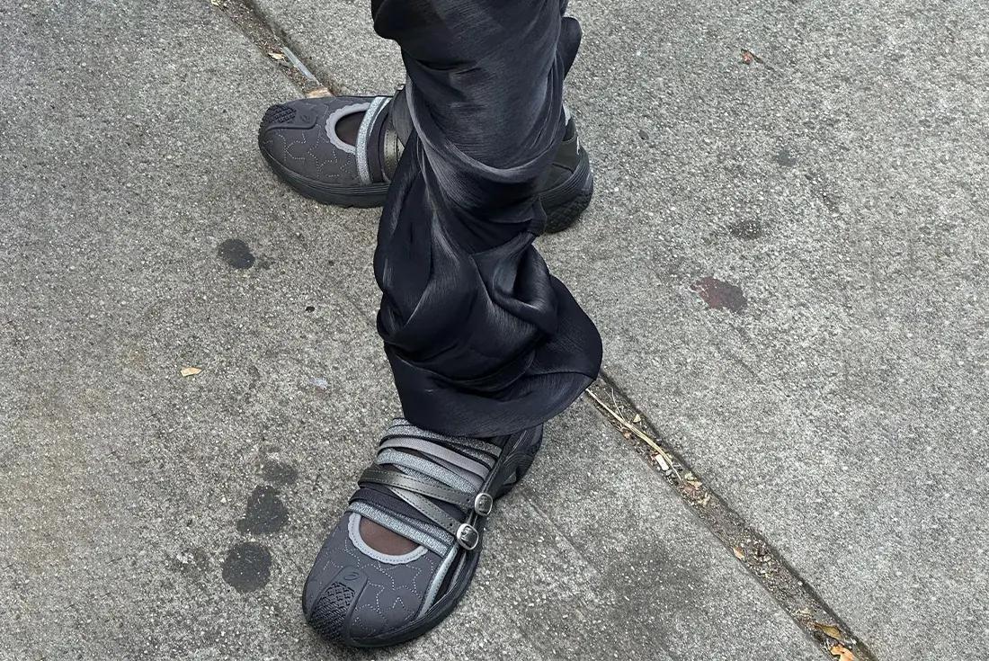 Sneaker đi đám cưới: 10+ mẫu thanh lịch, thoải mái Hinh anh 9: Sneaker thanh lich cho dam cuoi: Tu Converse dinh pha le den Off-White x Air Jordan 4