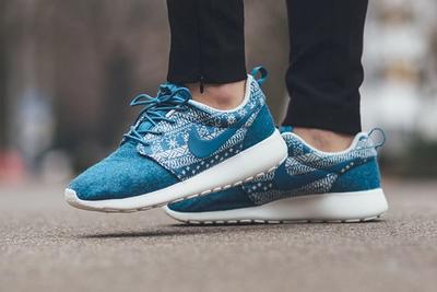 Nike Roshe One Winter Wmns Sweater Pack6