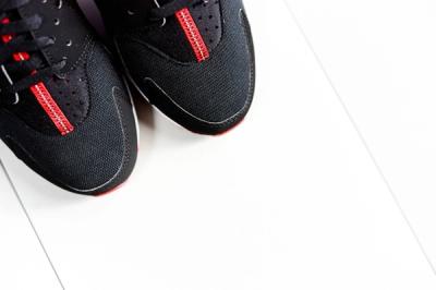 Nike Huarache Black Uni Red Bumper 1
