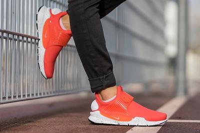 Nike Sock Dart Premium Wmns Max Orange 3
