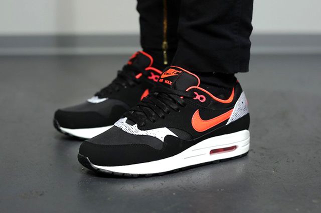 Nike Wmns Air Max 1 Valentines Day Queen Of Hearts 1