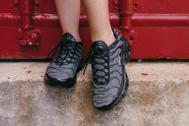 womens black air max plus