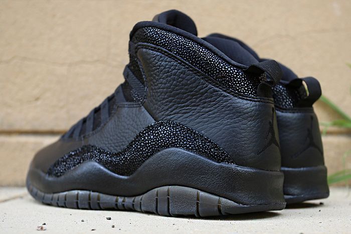 black jordan 10s