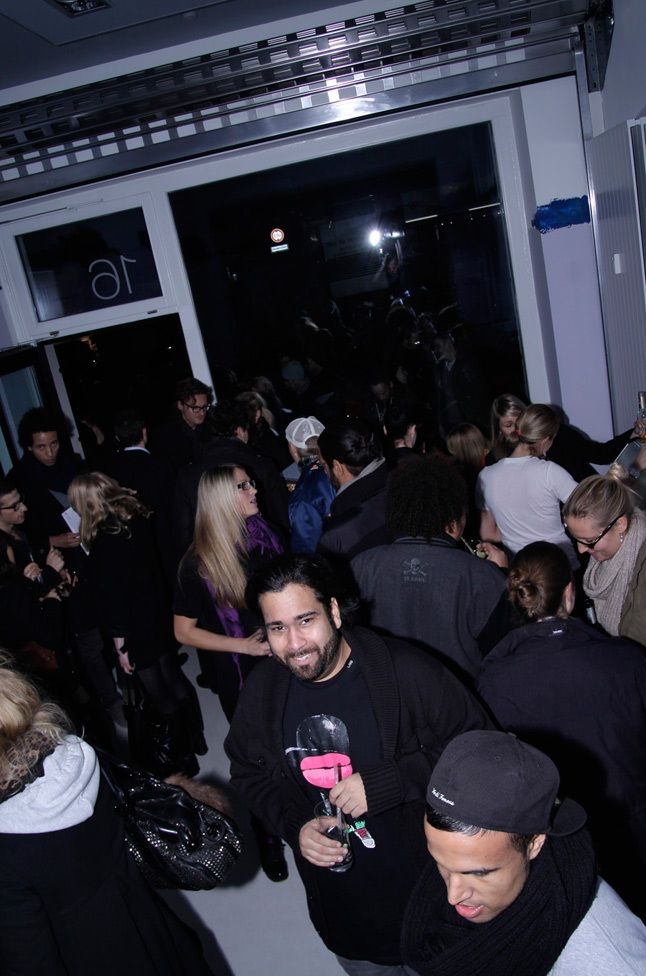 Crowd 5 2