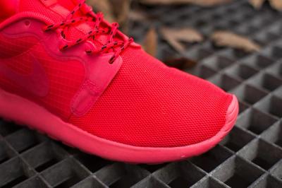 Nike Wmns Roshe Hyp Laser Crimson Toebox