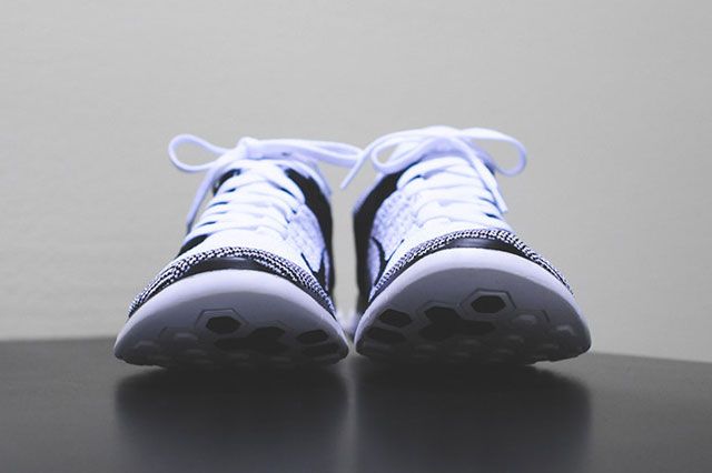 Free Flyknit 4 0 White Black Frontview