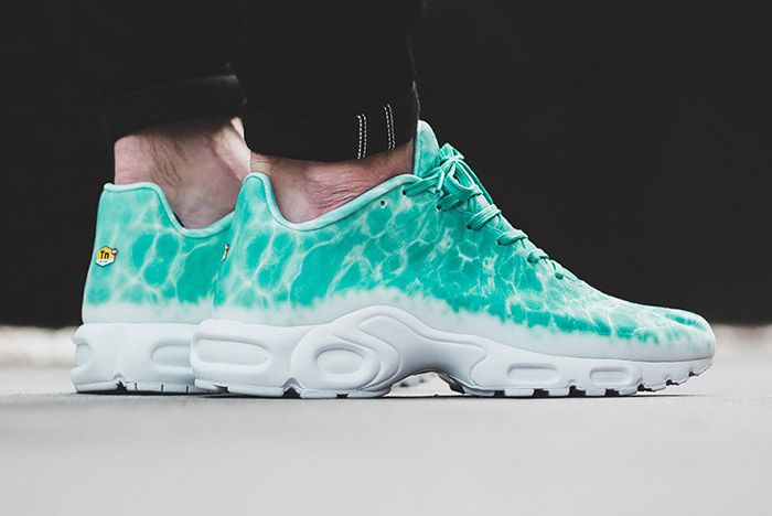 Nike Air Max Plus Swimming Poolfeature