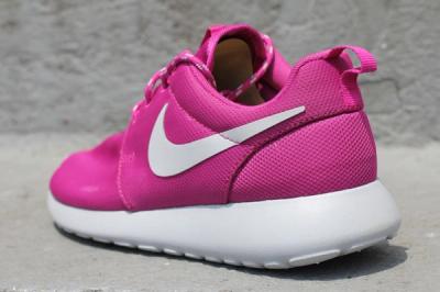 Nike Womens Roshe Run Rave Pink 03 1