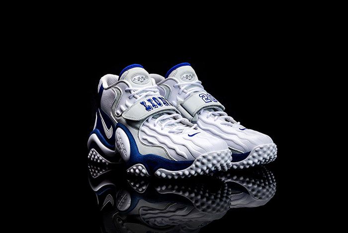 Barry Sanders Autographed Nike Limited Edition Detroit Lions Air Zoom Turf  Jet '97 Shoe - Right