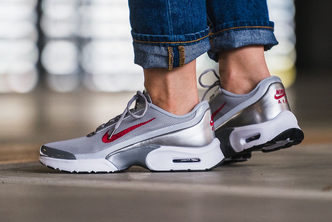 Nike Air Max Jewell Womens Silver Bullet2