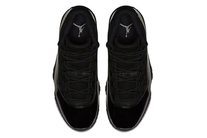 Cap and gown fashion jordan 11 footlocker