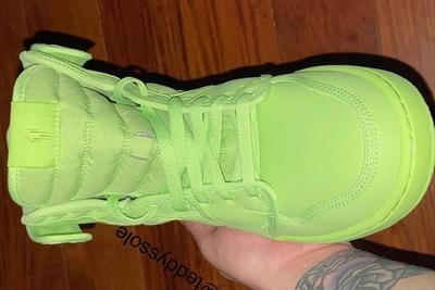 Closer Look: Billie Eilish x Air Jordan 1 KO In-Hand Shots - Industry News Closer Look: Billie Eilish x Air Jordan 1 KO In-Hand Shots - Industry News