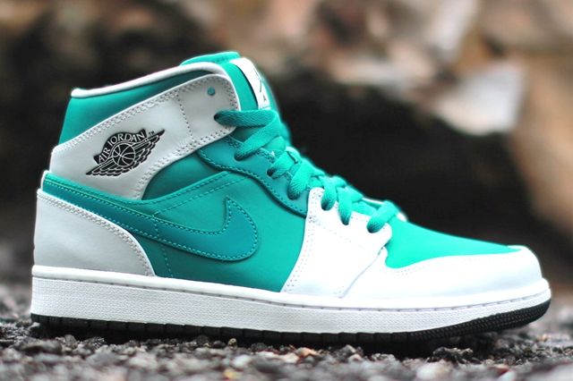 Air Jordan 1 Lush Teal Black Pure Platinum 3