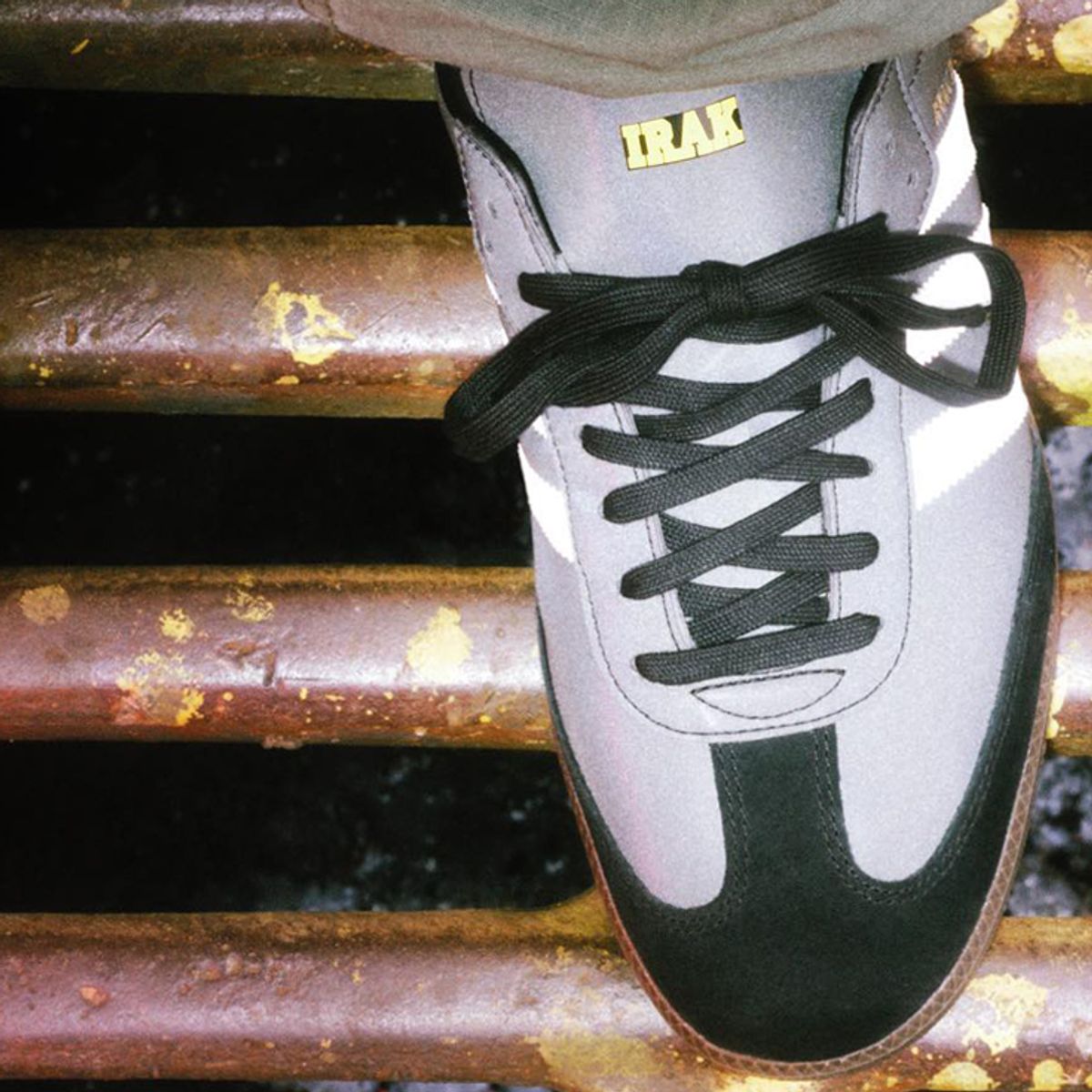 Wrijven Verenigde Staten van Amerika Pikken Legendary Graffiti Crew IRAK Drop Reflective adidas Sambas - Sneaker Freaker