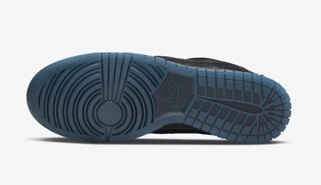 triple black undefeated dunk