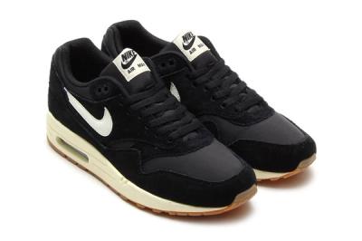 Air Max 1 Essential Blk Perspective