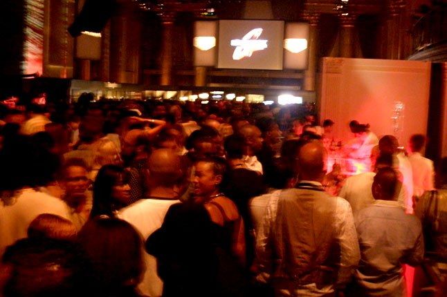 G Shock Crowd 1