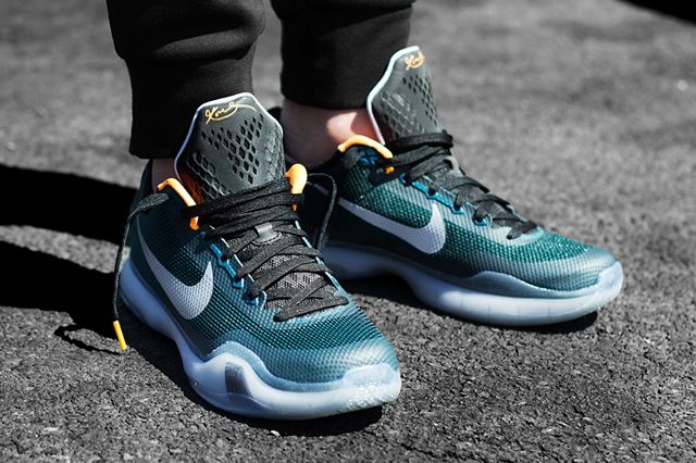 Teal and hot sale orange nikes