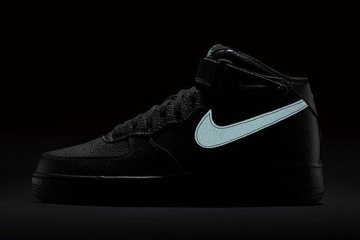 Black Reflective Swooshes Hit This Nike Air Force 1 Low