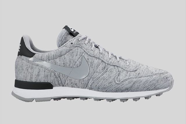 nike internationalist tech fleece