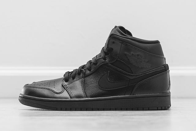 Air Jordan 1 Mid (Essentials Pack) - Sneaker Freaker