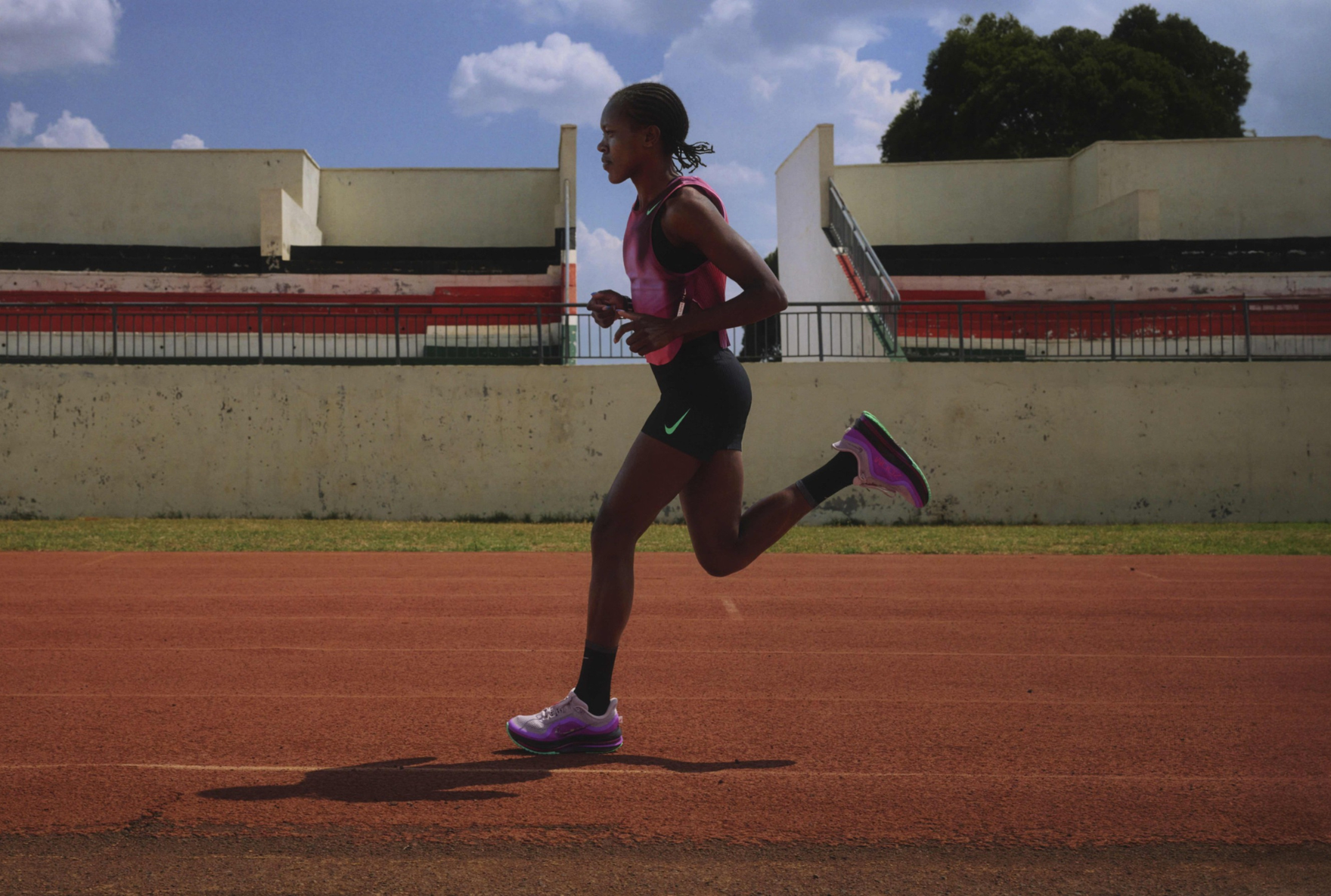 Faith Kipyegon running for breaking4 attempt