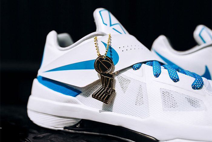 kd 4 blue and white