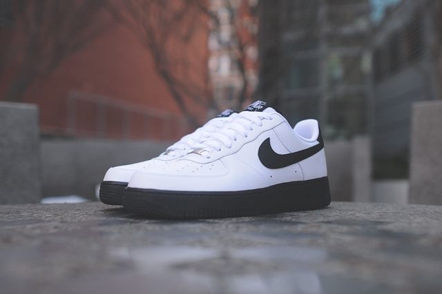 nike air force 1 low white black sole
